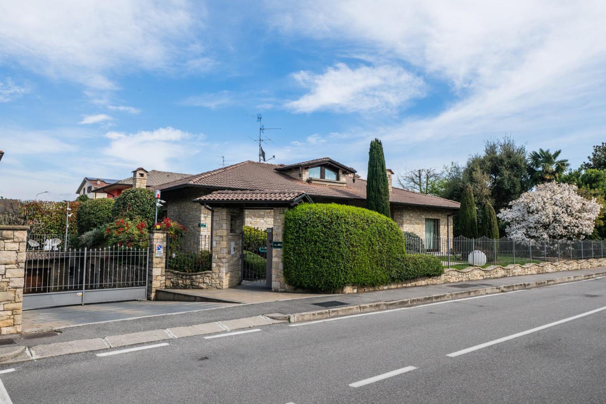 Airport Bea Rooms Azzano San Paolo Exterior foto